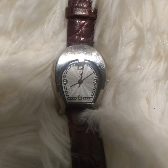 Etienne Aigner watch - Picture 9 of 10